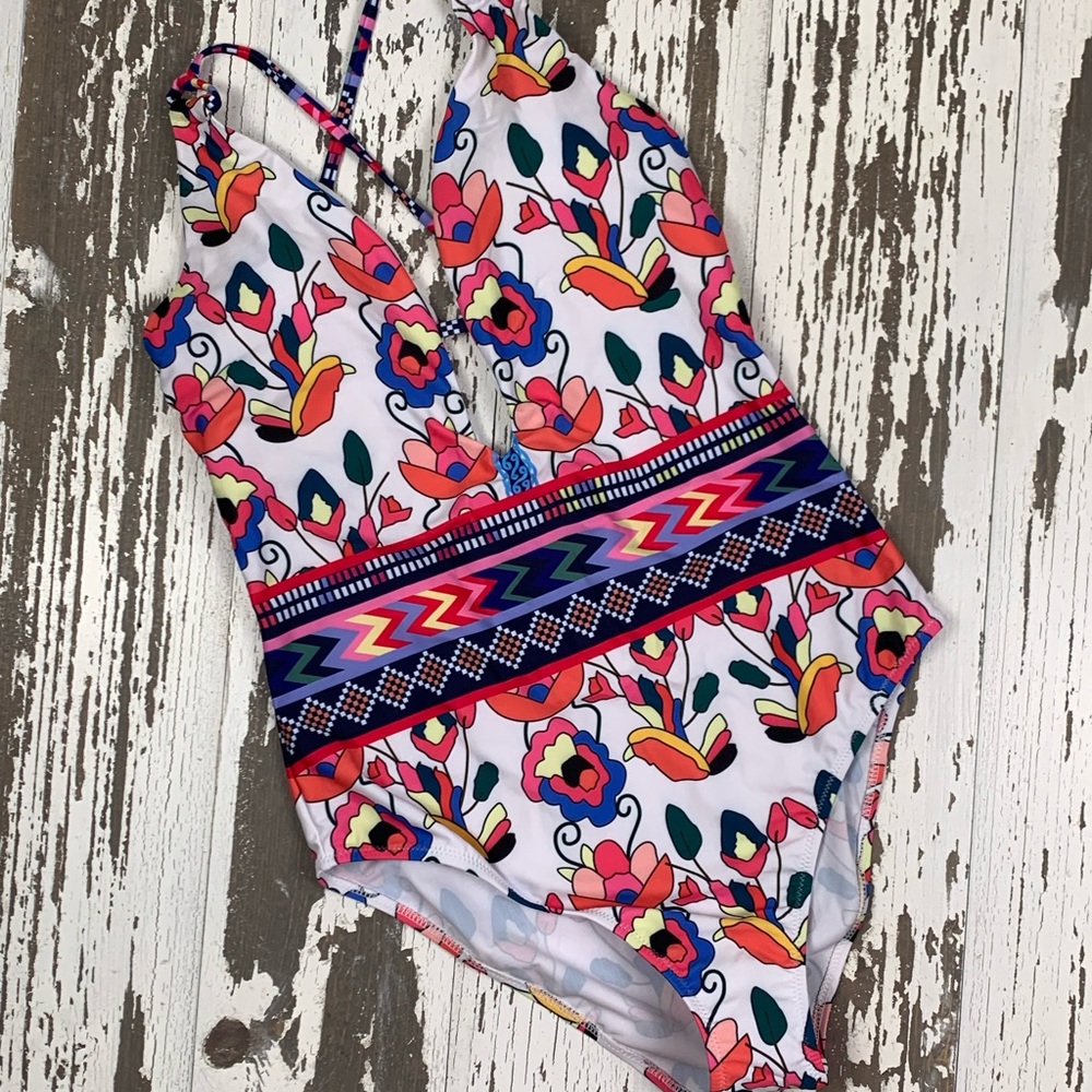 New swimsuit one piece